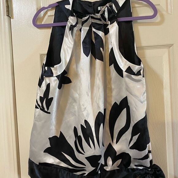 Black & White sleeveless blouse with tie - Picture 5 of 8